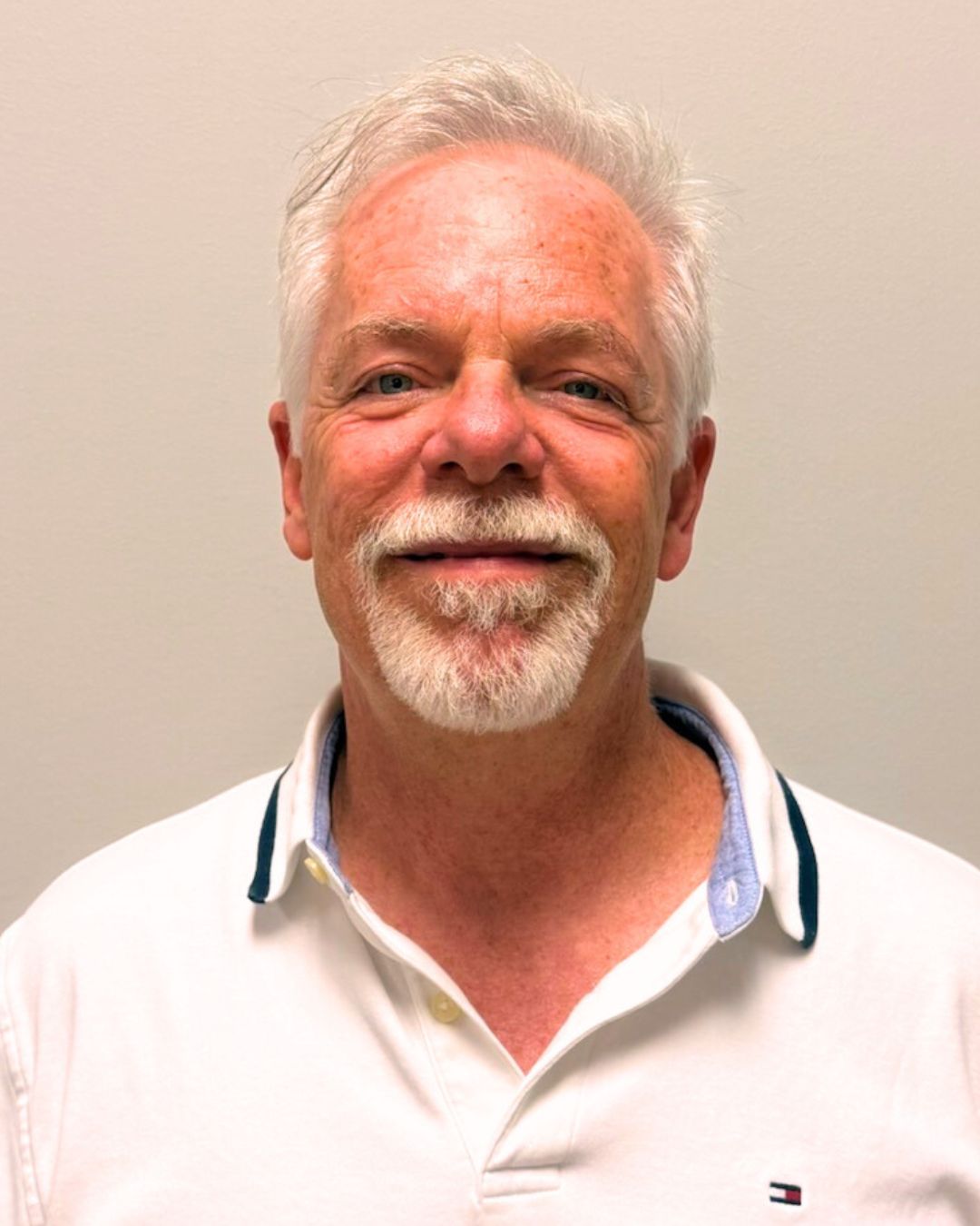 color headshot photo of board member Jeff Bebee